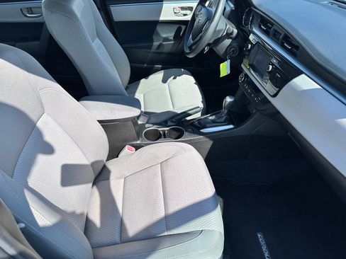 Used 2015 Toyota Corolla LE FWD image 9