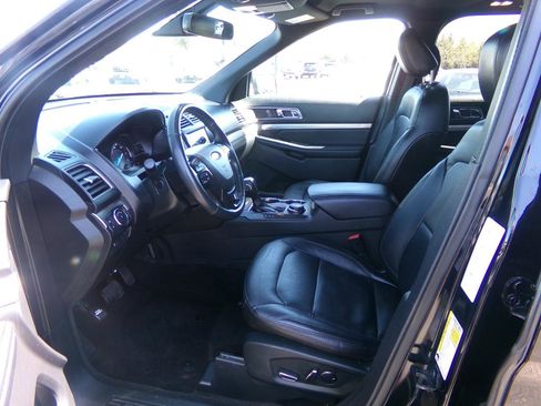 Used 2018 Ford Explorer XLT w/ Equipment Group 202A AWD/4WD image 11
