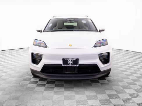 Certified 2024 Porsche Macan 4 Electric image 9