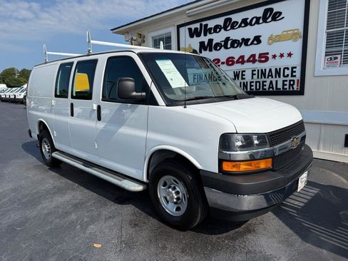 Used 2024 Chevrolet Express 2500 w/ Driver Convenience Package RWD image 2