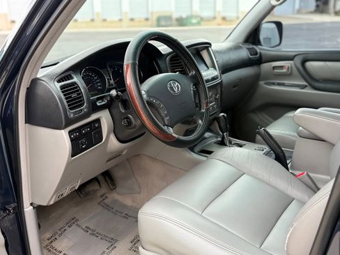 Used 2005 Toyota Land Cruiser AWD/4WD image 26