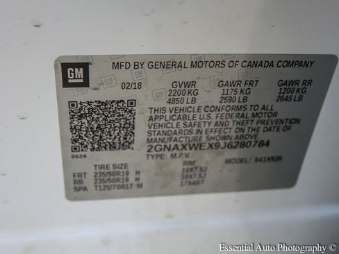 Used 2018 Chevrolet Equinox Premier w/ Infotainment II Package AWD/4WD image 38