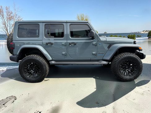 Used 2025 Jeep Wrangler Unlimited Sahara AWD/4WD image 7
