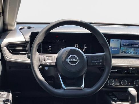 Used 2025 Nissan Kicks SV FWD image 17