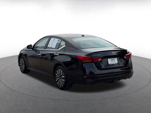 Used 2025 Nissan Altima 2.5 SV image 11