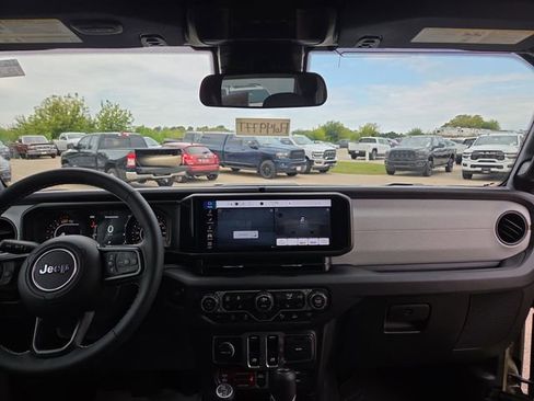 Used 2025 Jeep Wrangler Willys image 5