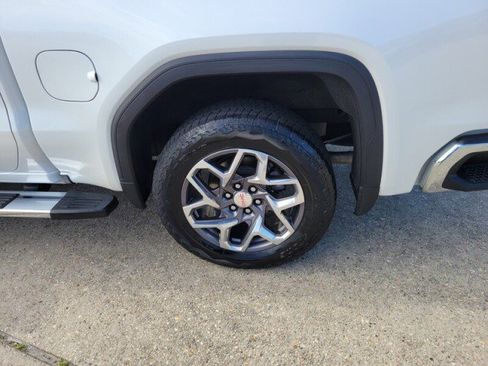 Certified 2022 GMC Sierra 1500 SLT image 9