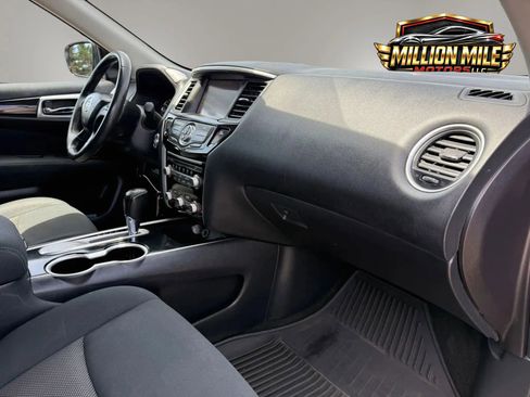 Used 2017 Nissan Pathfinder SV FWD image 19