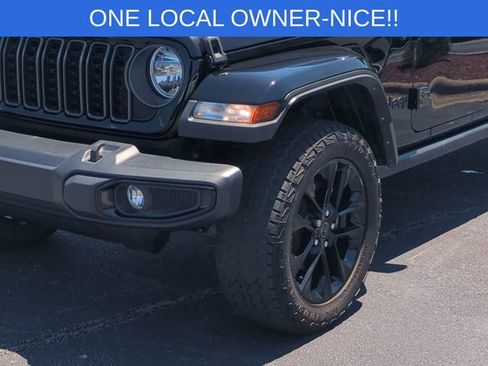 Used 2024 Jeep Gladiator Sport AWD/4WD image 9