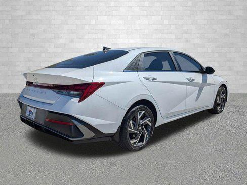 New 2025 Hyundai Elantra SEL FWD image 2