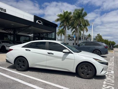 Used 2022 Hyundai Elantra SEL w/ Convenience Package image 8