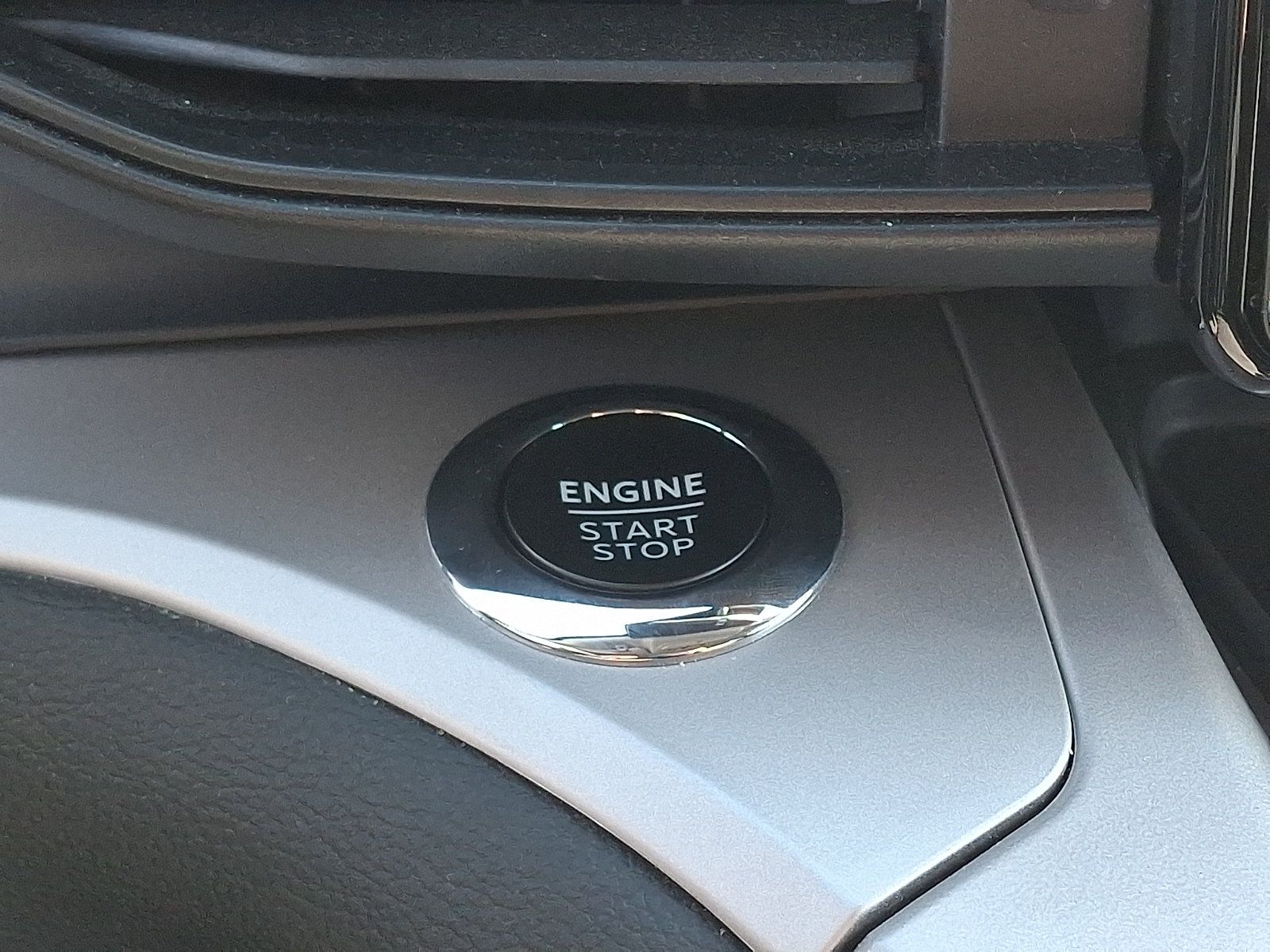 Used 2023 Ford Explorer XLT AWD/4WD image 24