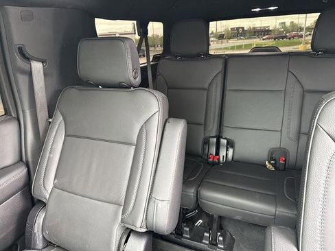 Used 2025 GMC Yukon XL Denali w/ Advanced Technology Package AWD/4WD image 27