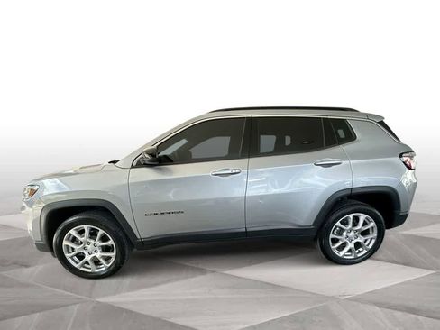 Used 2023 Jeep Compass Latitude AWD/4WD image 5