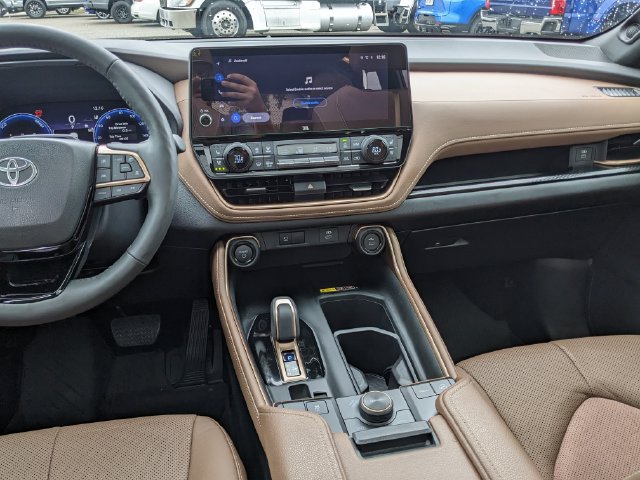 Used 2026 Toyota Grand Highlander AWD Hybrid image 18