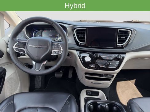 Used 2023 Chrysler Pacifica Touring-L FWD image 14