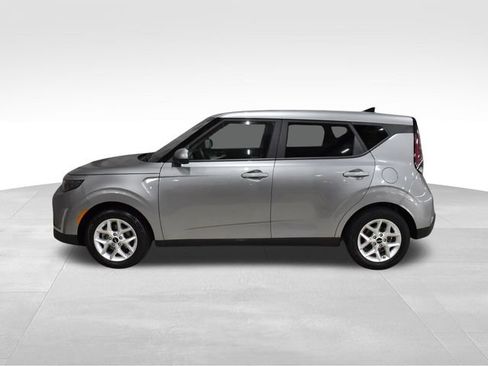 Used 2025 Kia Soul LX w/ LX Technology Package FWD image 6