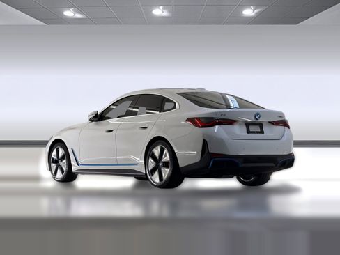 Used 2023 BMW i4 eDrive35 image 3
