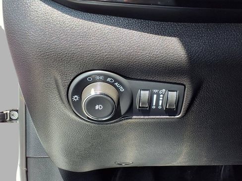 Used 2025 Jeep Compass Trailhawk AWD/4WD image 17