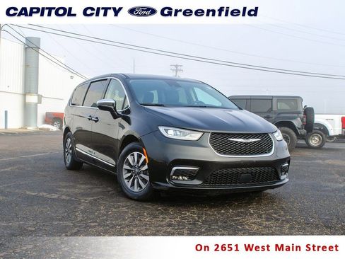Used 2023 Chrysler Pacifica Limited image 1