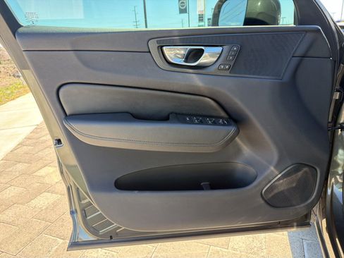 Used 2018 Volvo XC60 T6 Momentum w/ Convenience Package image 17