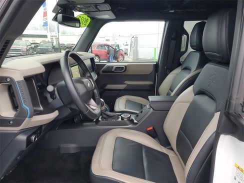 Used 2023 Ford Bronco Wildtrak image 8