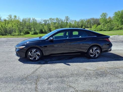 Used 2025 Hyundai Elantra SEL FWD image 30
