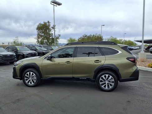 Used 2025 Subaru Outback Premium w/ Popular Package #1A image 12