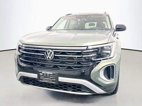 New 2026 Volkswagen Atlas Peak Edition AWD/4WD image 3