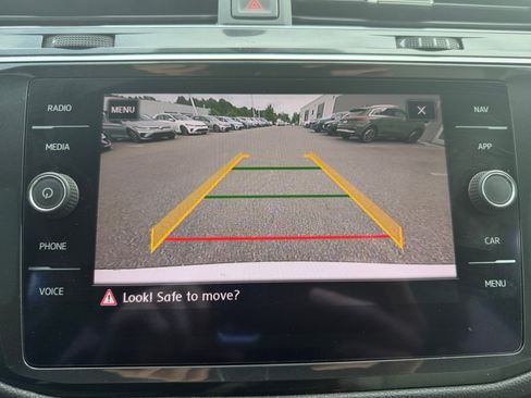Used 2018 Volkswagen Tiguan SEL AWD/4WD image 23