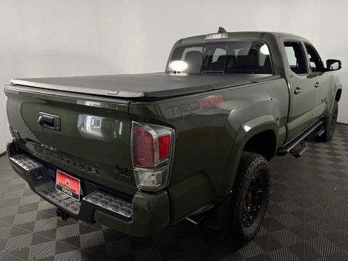 Used 2022 Toyota Tacoma TRD Sport w/ TRD Premium Sport Package AWD/4WD image 9