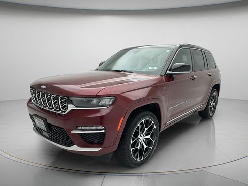 Used 2023 Jeep Grand Cherokee Summit AWD/4WD image 3