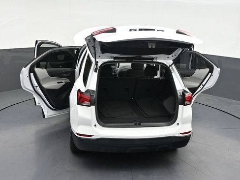 Used 2024 Chevrolet Equinox LS FWD image 33
