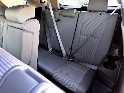 Used 2023 Toyota Highlander LE image 19