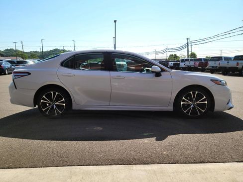 Used 2020 Toyota Camry SE FWD image 19