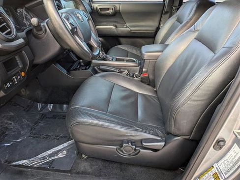 Used 2018 Toyota Tacoma TRD Off-Road image 10