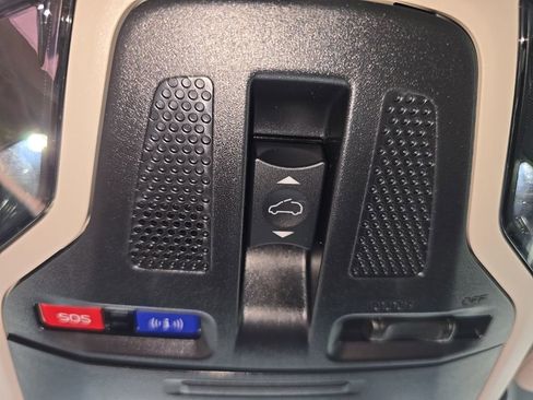 Used 2025 Subaru Outback Premium image 16