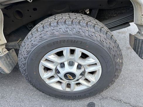 Used 2025 Chevrolet Silverado 2500 LT w/ Convenience Package AWD/4WD image 7