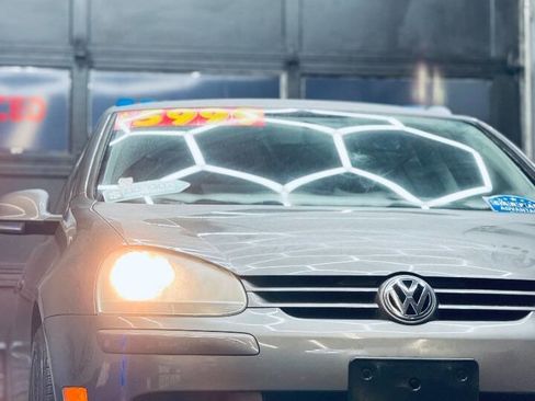 Used 2009 Volkswagen Rabbit S image 4