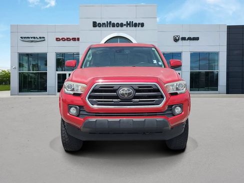 Used 2018 Toyota Tacoma SR5 RWD image 2