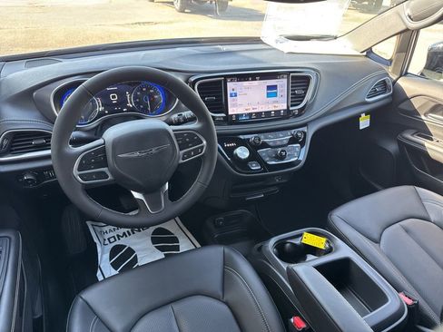 New 2026 Chrysler Pacifica Select image 13