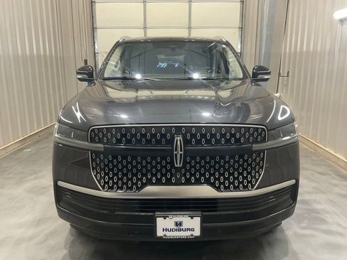 Used 2025 Lincoln Navigator L Reserve AWD/4WD image 3