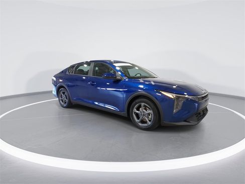 Used 2025 Kia K4 LXS image 2