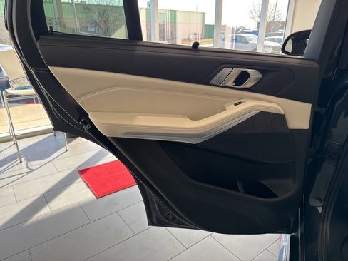 Used 2022 BMW X5 xDrive40i w/ M Sport Package image 42