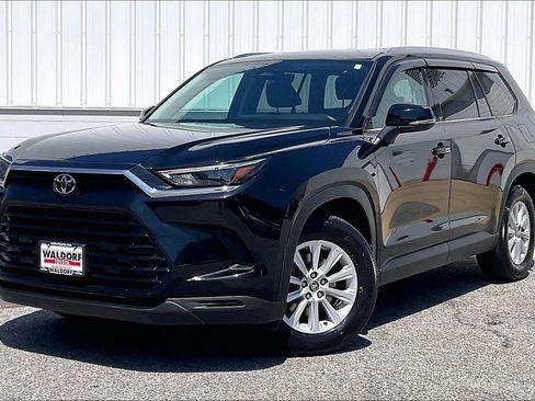 Used 2024 Toyota Grand Highlander AWD image 2