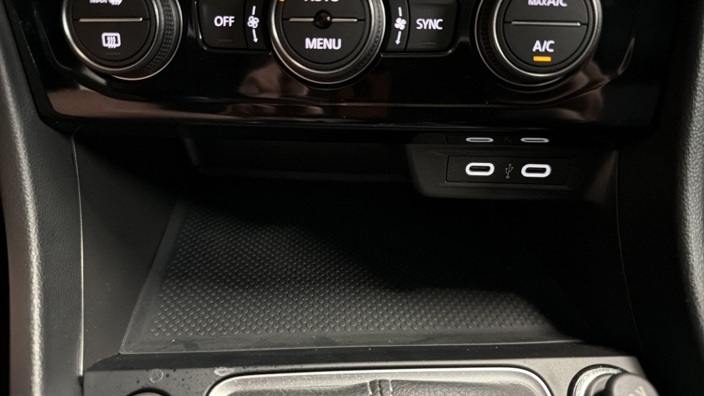 Certified 2023 Volkswagen Jetta SE w/ Panoramic Sunroof Package FWD image 31