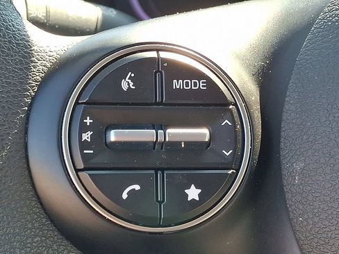 Used 2025 Kia Soul LX FWD image 21