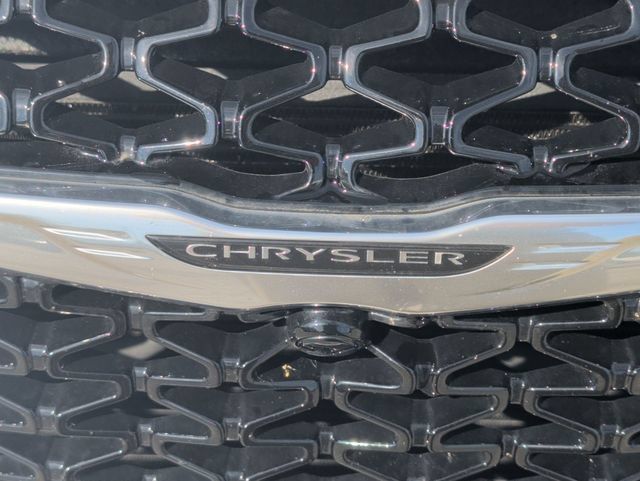 Used 2024 Chrysler Pacifica Touring-L FWD image 31