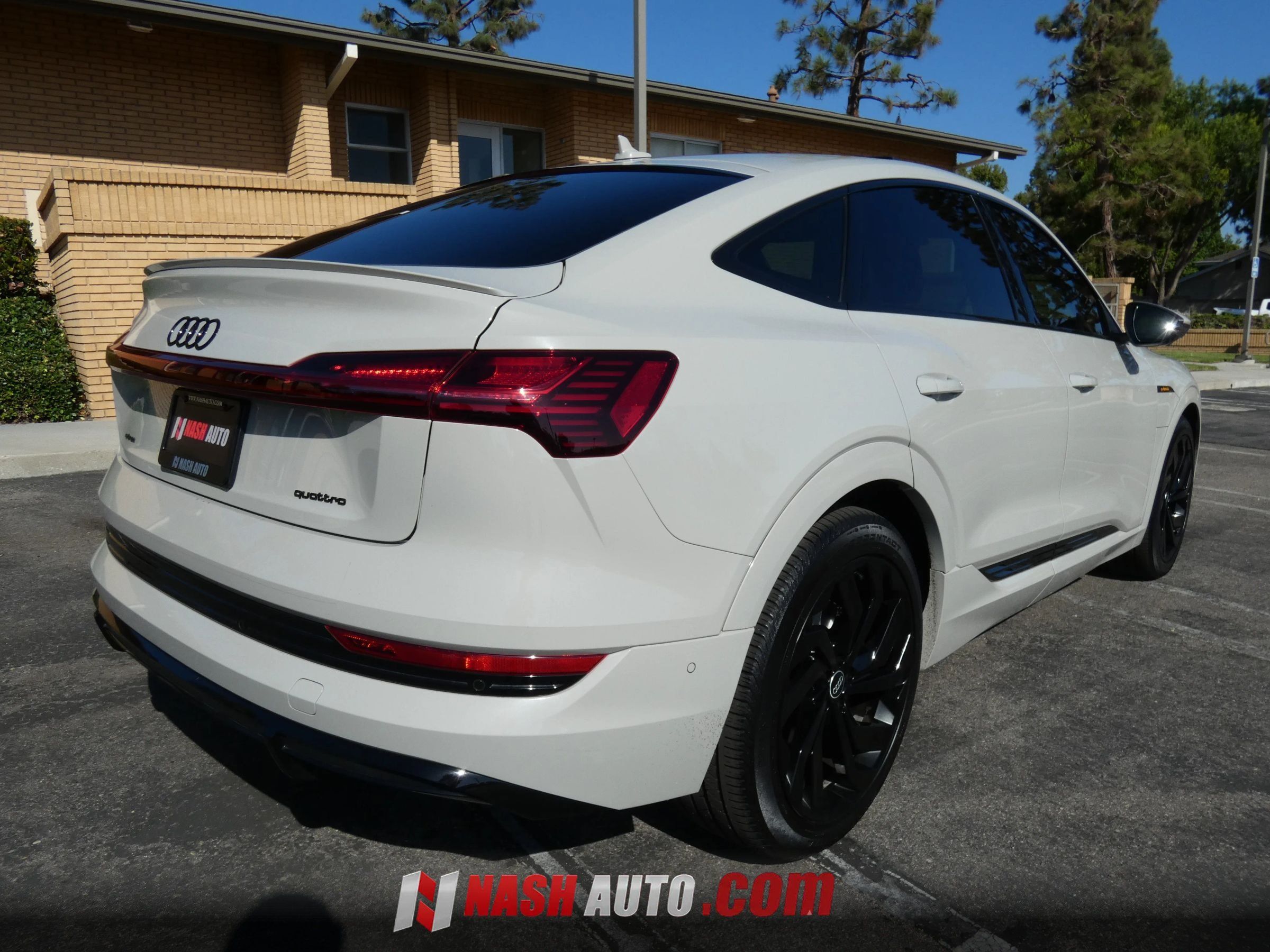 Used 2022 Audi e-tron Premium Plus w/ Premium Plus Package AWD/4WD image 8