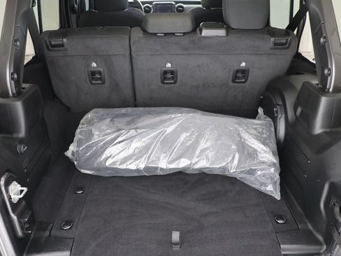 Used 2023 Jeep Wrangler Unlimited w/ Cold Weather Group AWD/4WD image 26